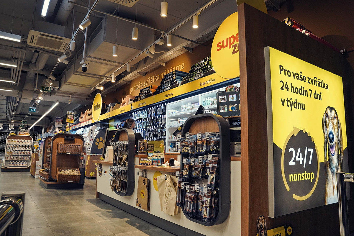 Hybrid stores Super zoo